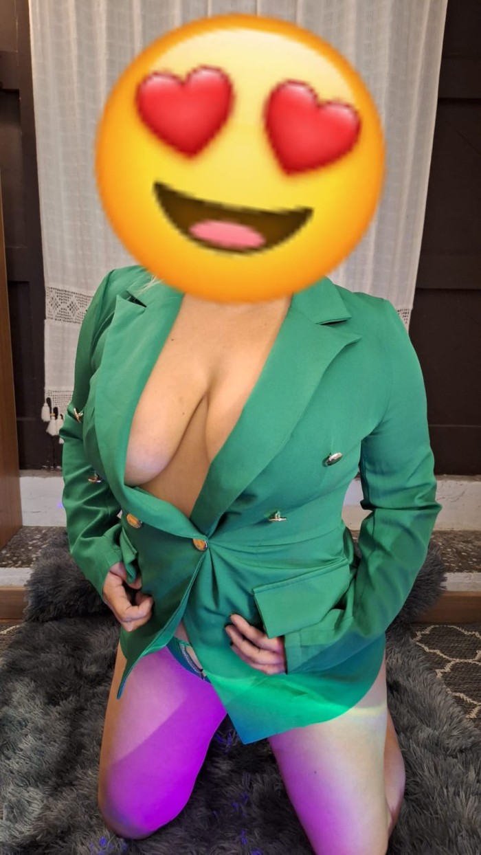 MORBOSA CACHONDA IMPLICADA LUJURIOSA COMPLACIENTE