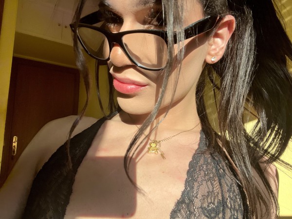 JOVENCITA VERSÁTIL PARA DARTE CAÑA Y PLACER. EN TETUÁN