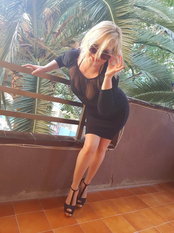Exuberante rubia madurita