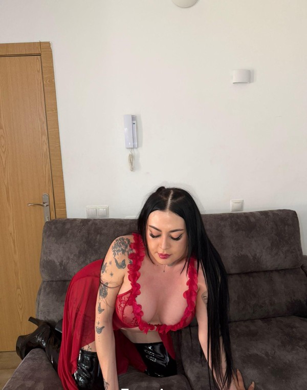 SARAY ESPECTACULAR LATINA MORENA MUY CACHONDA