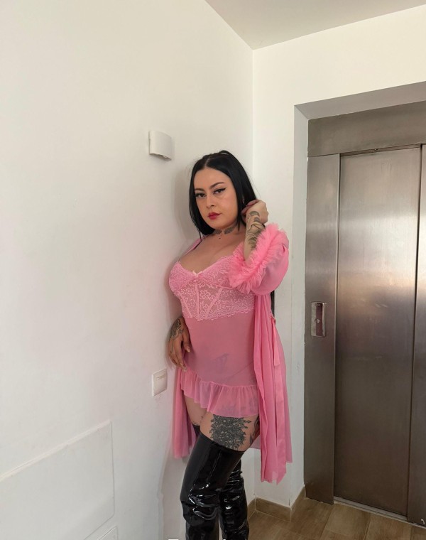 SARAY ESPECTACULAR LATINA MORENA MUY CACHONDA