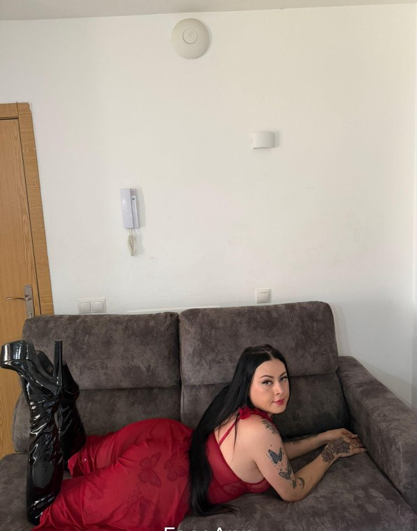 SARAY ESPECTACULAR LATINA MORENA MUY CACHONDA