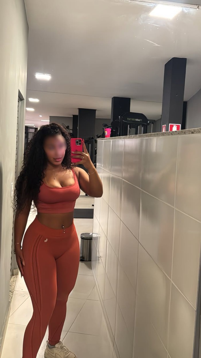 Hola, soy De Maruecos, Yasmina con muchas ganas de