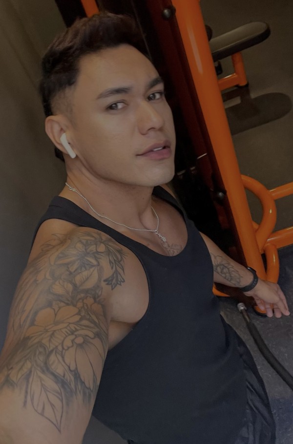 MATEO XL COLOMBIANO CON UNA GRAN HERRAMIENTA