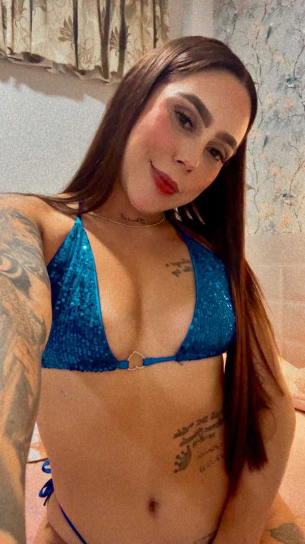 JOVEN HERMOSA EN PLAYA DEL INGLES