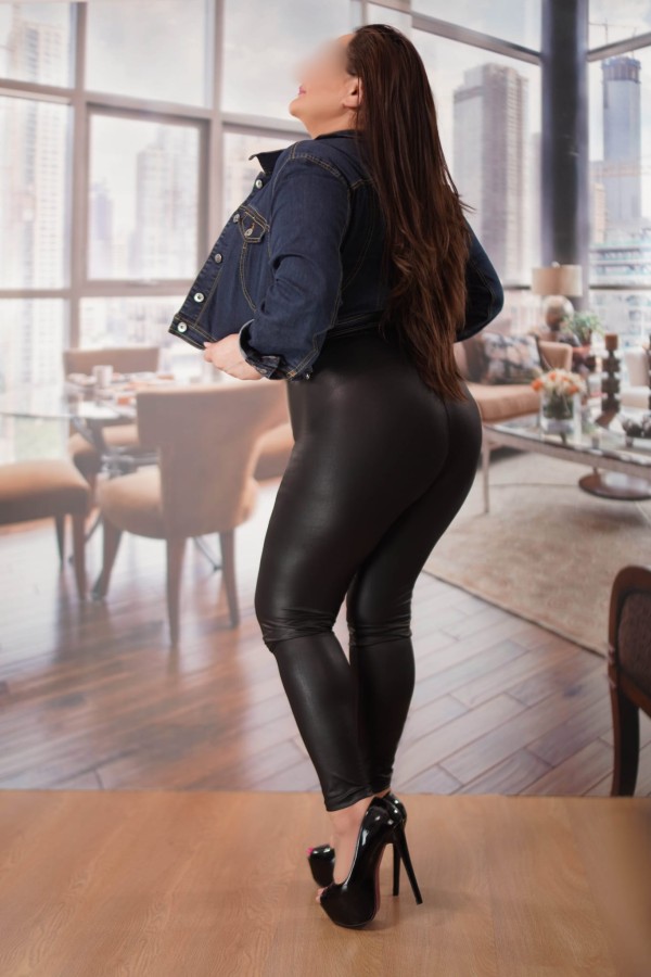 FIESTERA SEXO MAMADA SALIVADA BESOS CON LENGUA ENORMES PECHOS NATURALES