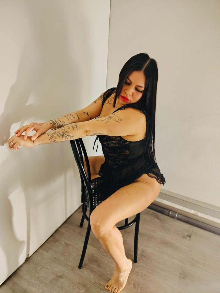 Morena exótica complaciente cariñosa en collblanc