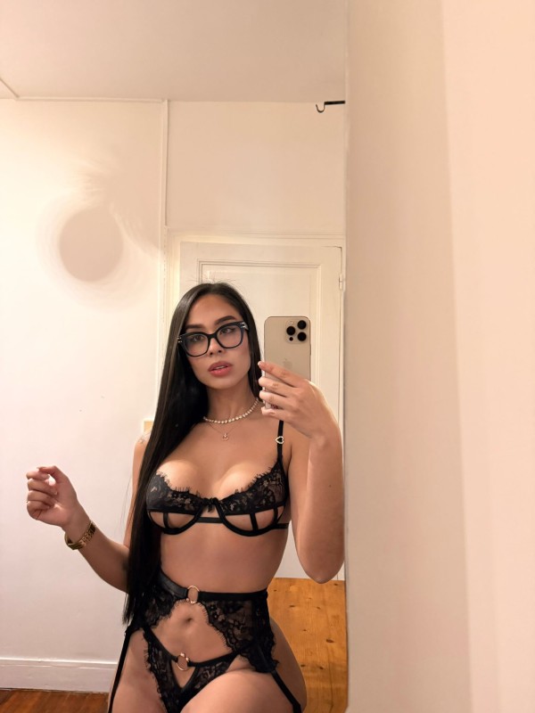 Natalia joven y hermosa colombiana nueva en zgz