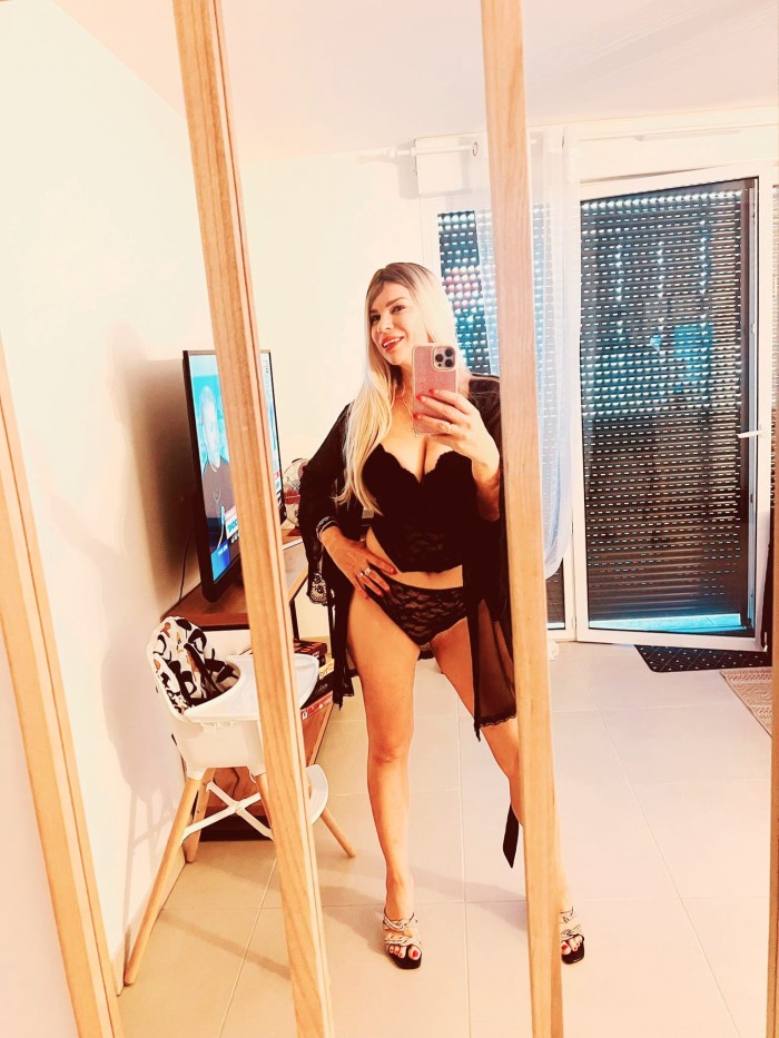 ALEMANA SENSUAL, COMPLACIENTE EN VALENÇA, TUI, PORRIÑO  654069709