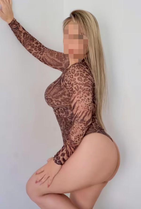 Rubia de 41 años ardiente