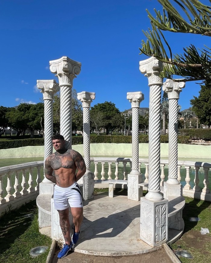 PRESENCIA QUE IMPONE Y ATRAE, 672131237