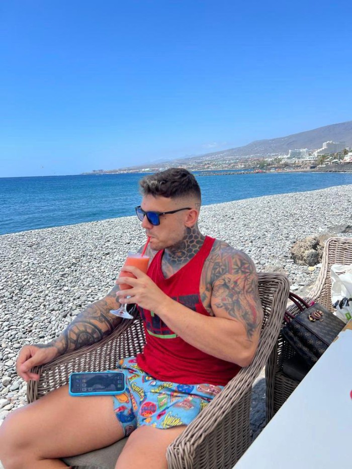 PRESENCIA QUE IMPONE Y ATRAE, 672131237