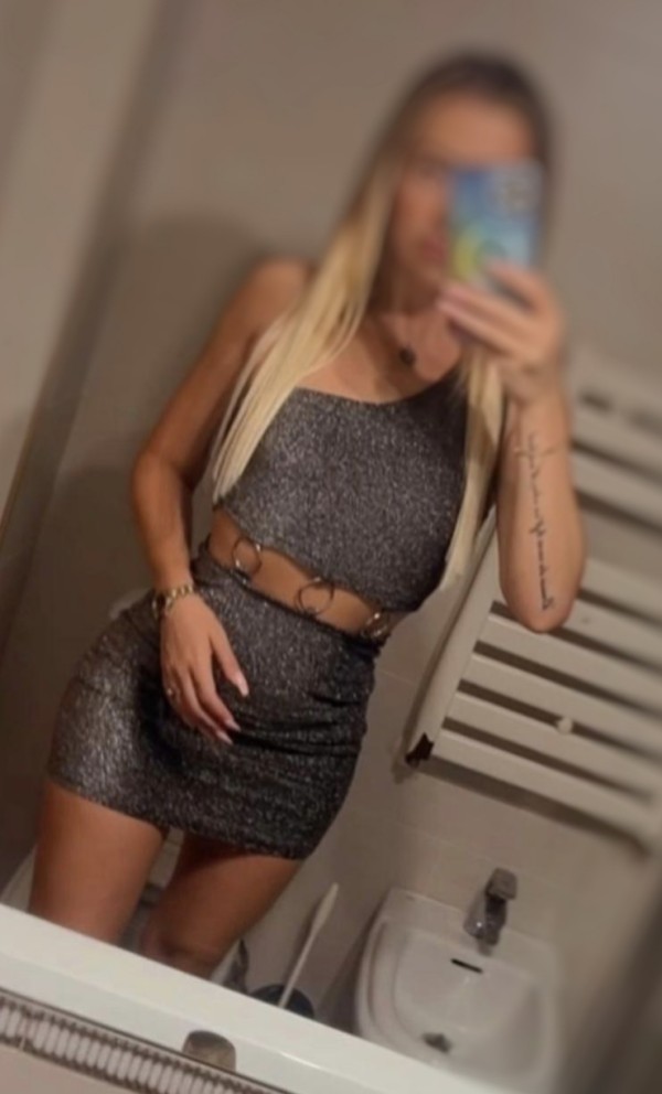 RUBIA MUY BONITA