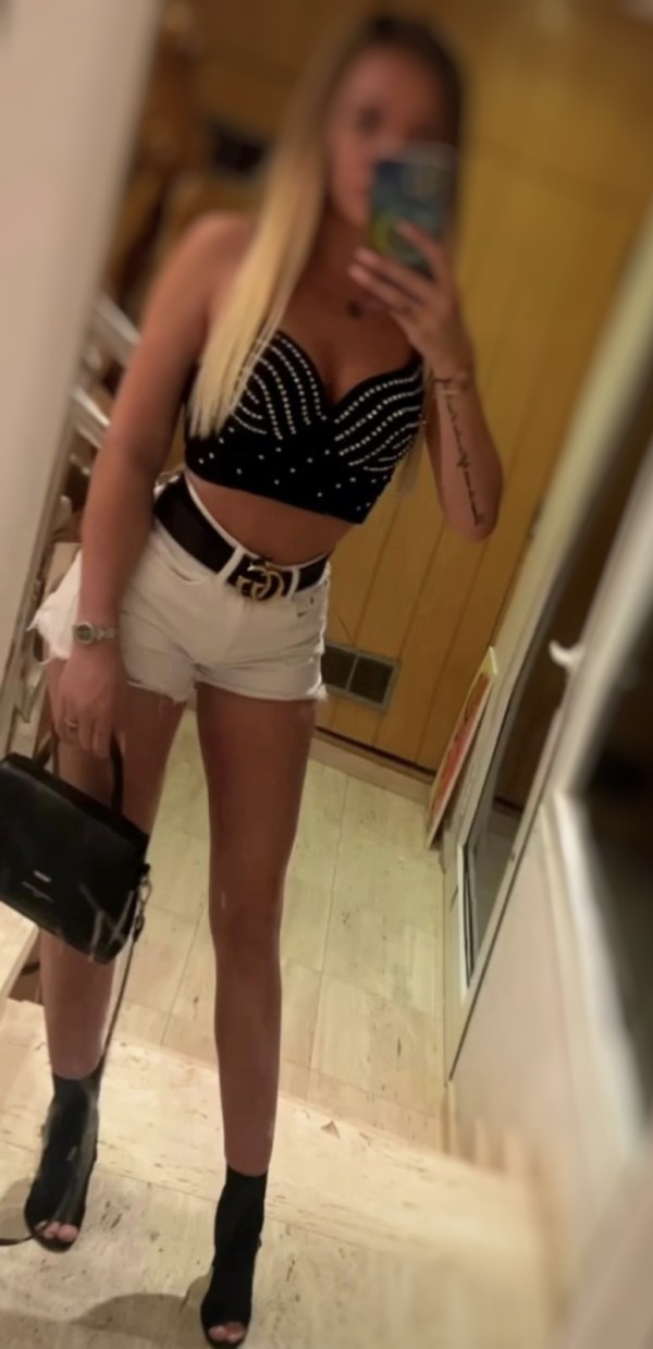 RUBIA MUY BONITA