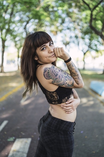 Chica sexy tatuada en Torrevieja