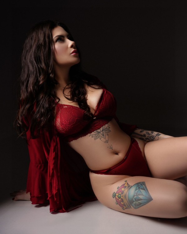 BRASILEÑA COMPLACIENTE  SENSUAL FIESTERA  BOMBA DE SEXO