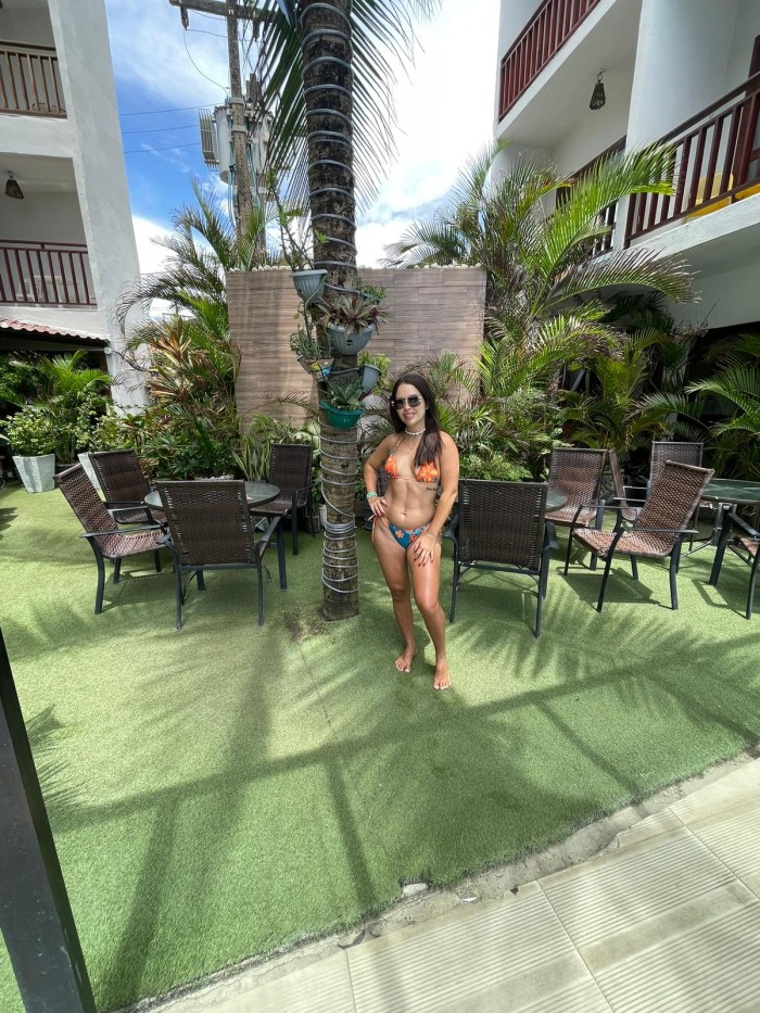 JUGUETONA CALIENTE CON GANAS DE LECHE