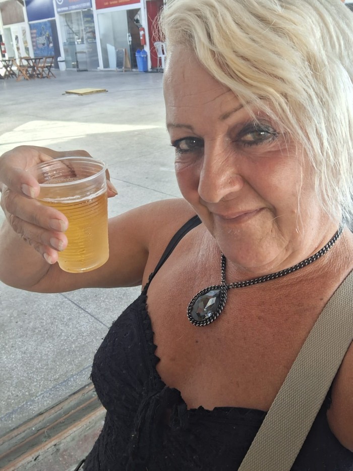 PAMELITA EN SILLA VALENCIA