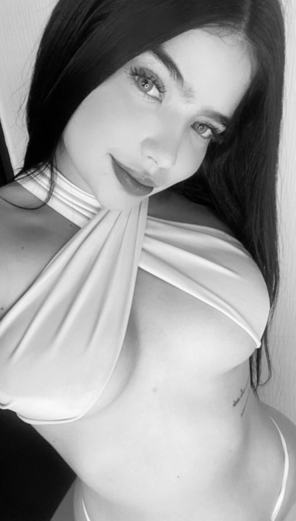 Me gusta la fiesta y sentirme muy mojadita, estoy en Elche