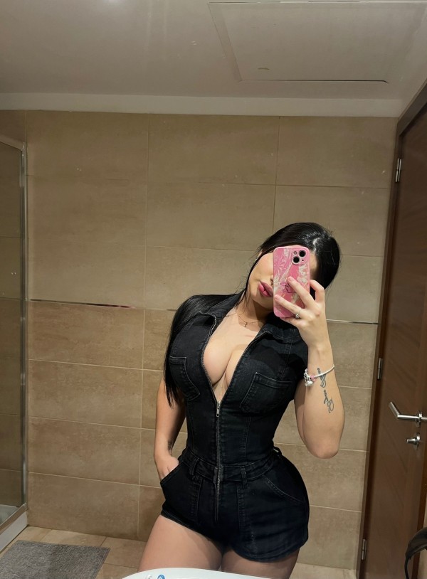 Me gusta la fiesta y sentirme muy mojadita, estoy en Elche