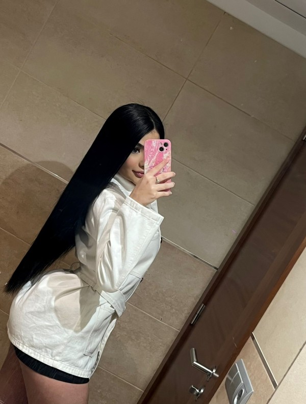 Me gusta la fiesta y sentirme muy mojadita, estoy en Elche