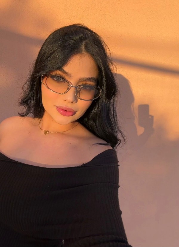 Me gusta la fiesta y sentirme muy mojadita, estoy en Elche