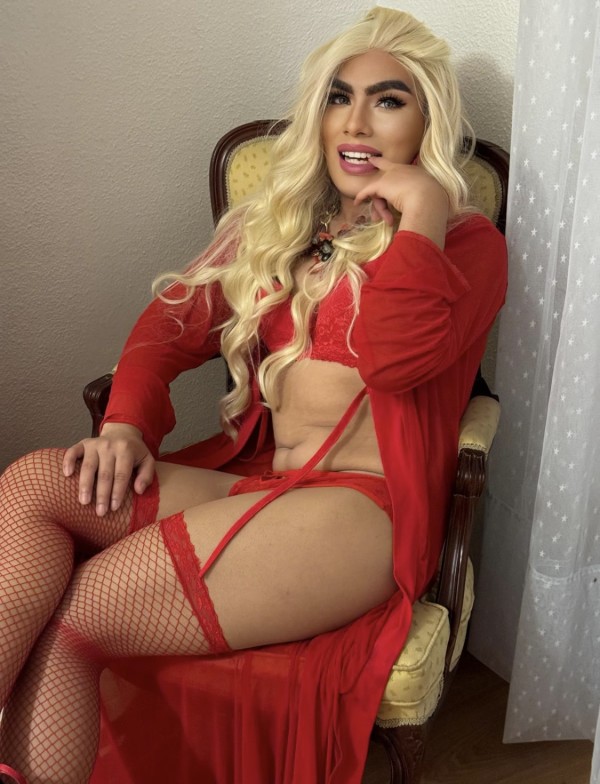 BELLA TRANS RUBIA Y SENSUAL FIESTERA FOTOS REALES
