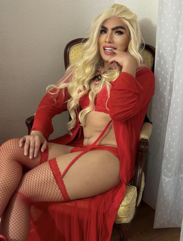 BELLA TRANS RUBIA Y SENSUAL FIESTERA FOTOS REALES