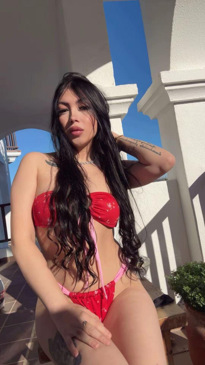 SALOMÉ LATINA COMPLACIENTE