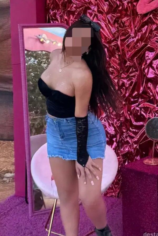 Novedad guapísima joven con curvas muy calientes