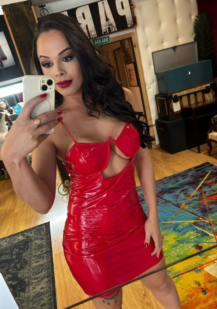 BRASILEÑA MAS GUAPA EN PERSONA ELEGANTE