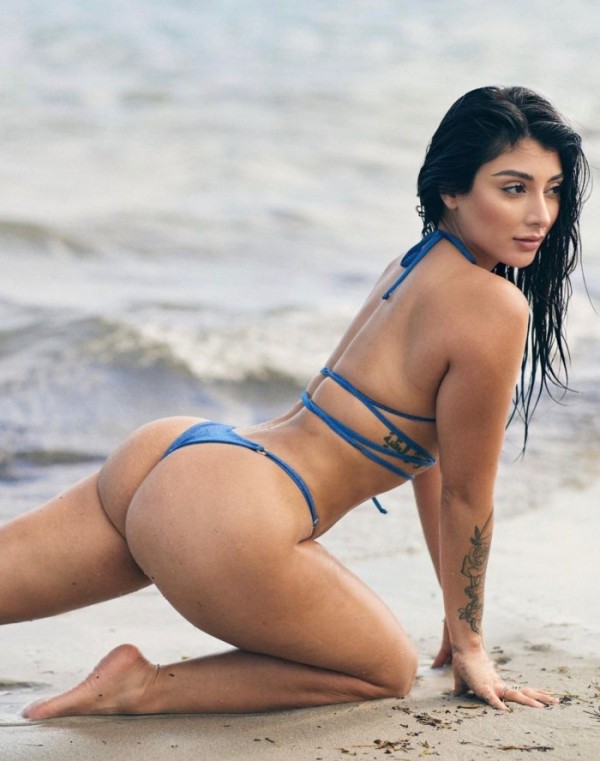 LARA UNA CHICA DE LUJO