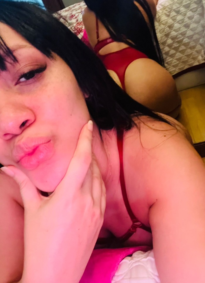 GUARRA Y CACHONDA IMPLICADA SEXO A TOPE