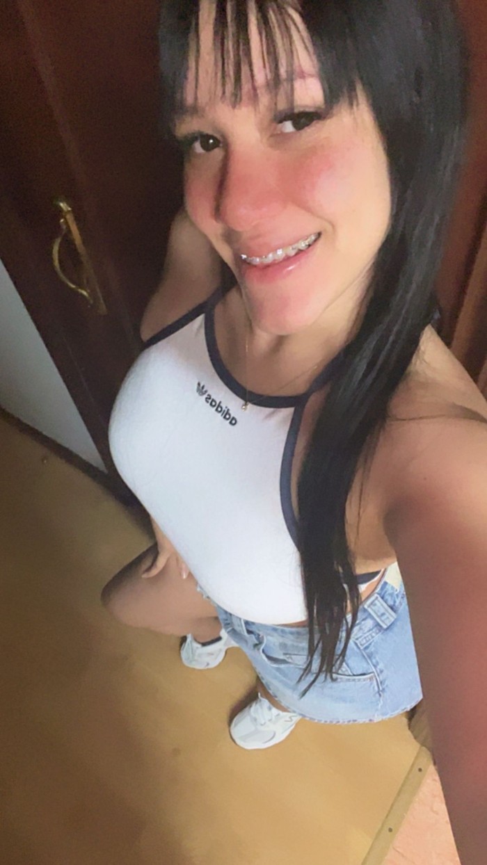 GUARRA Y CACHONDA IMPLICADA SEXO A TOPE