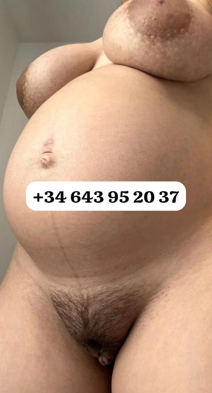 Chica embarazada LACTANCIA teta grandes