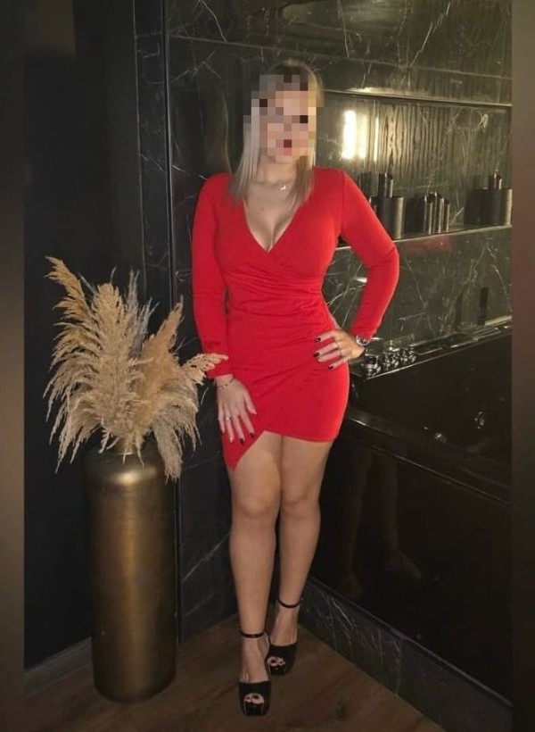 Novedad rubia cachonda reina del francés adicta al sexo  Úbeda