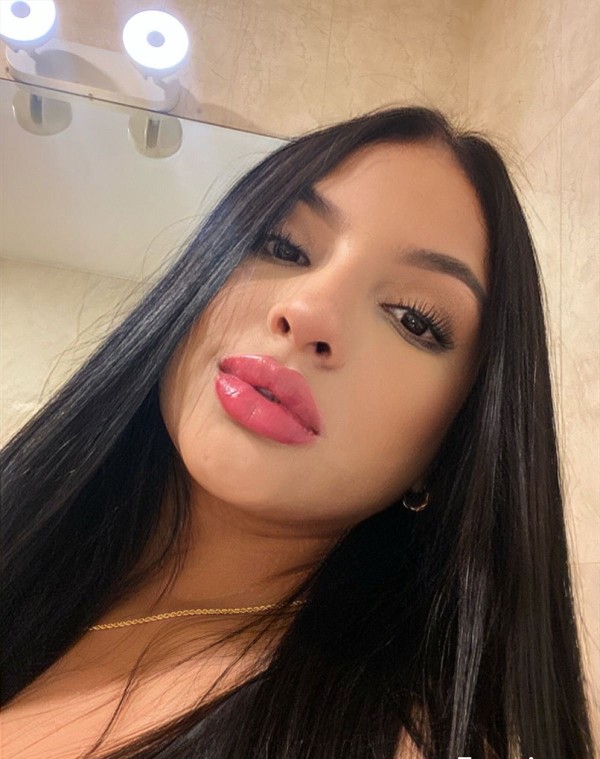 Brenda estudiante ardiente fiestera fogosa 19 años