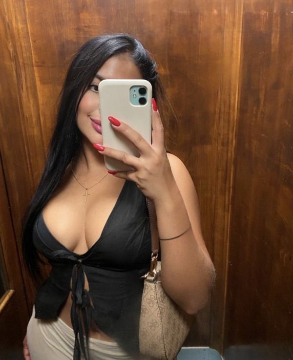 Brenda estudiante ardiente fiestera fogosa 19 años