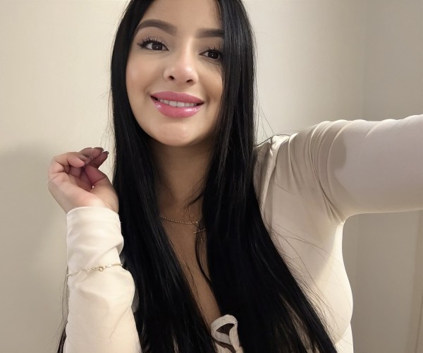 Brenda  estudiante ardiente fiestera fogosa 19 años