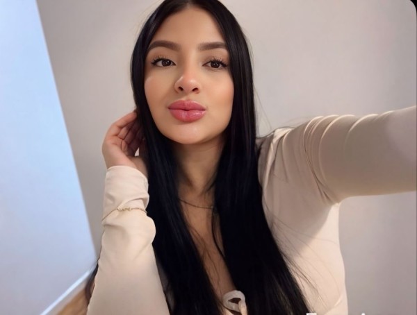 Brenda  estudiante ardiente fiestera fogosa 19 años