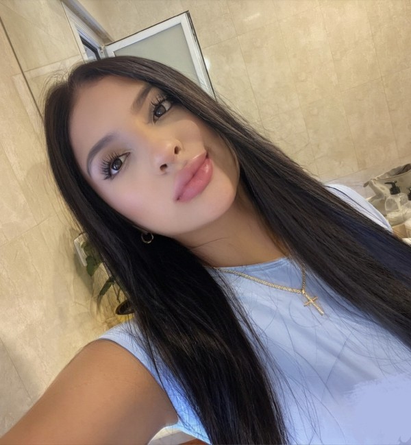 BRENDA jovencita 19 años colombiana nueva Zaragoza