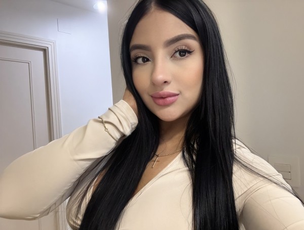 BRENDA jovencita 19 años colombiana nueva Zaragoza