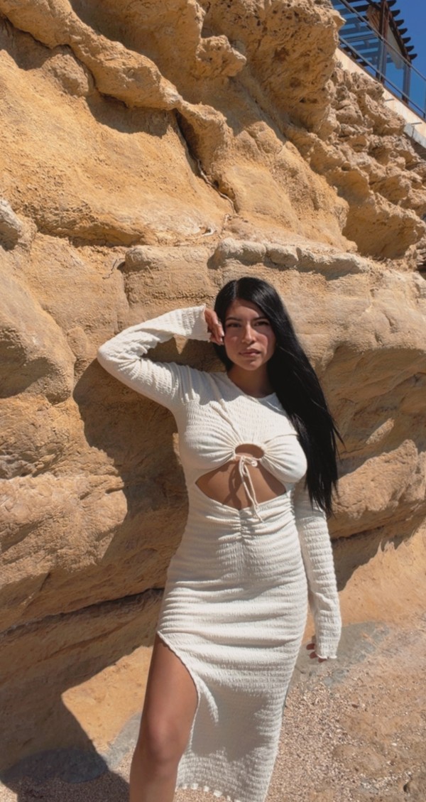morenita delgada estudiante teen 19 años