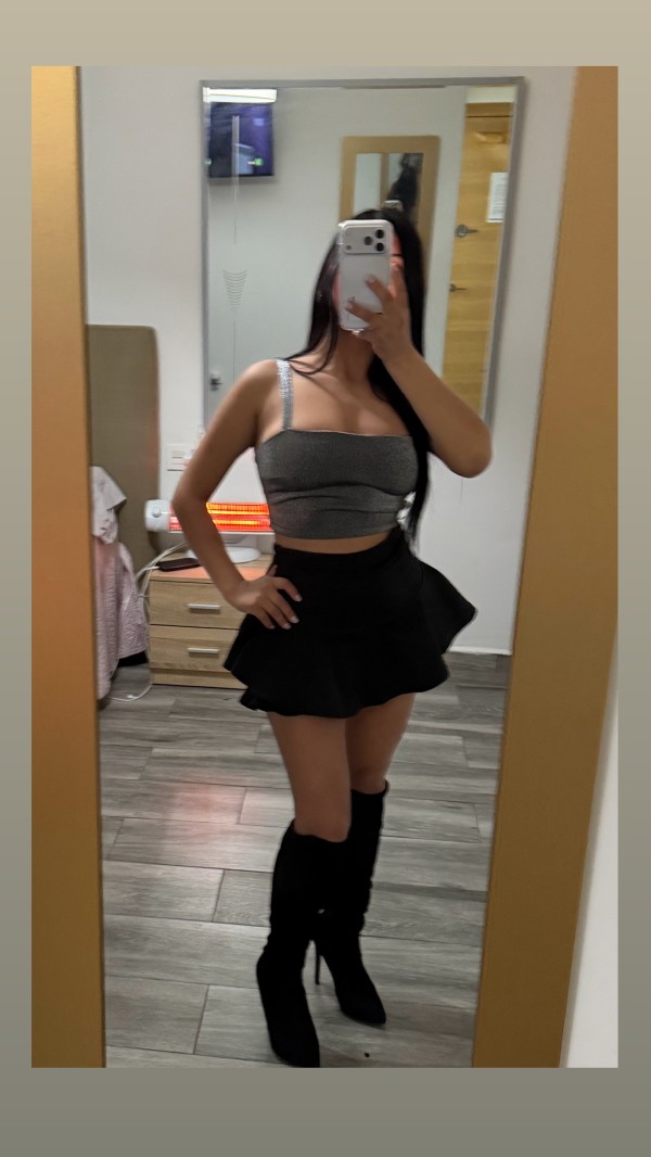 morenita delgada estudiante teen 19 años