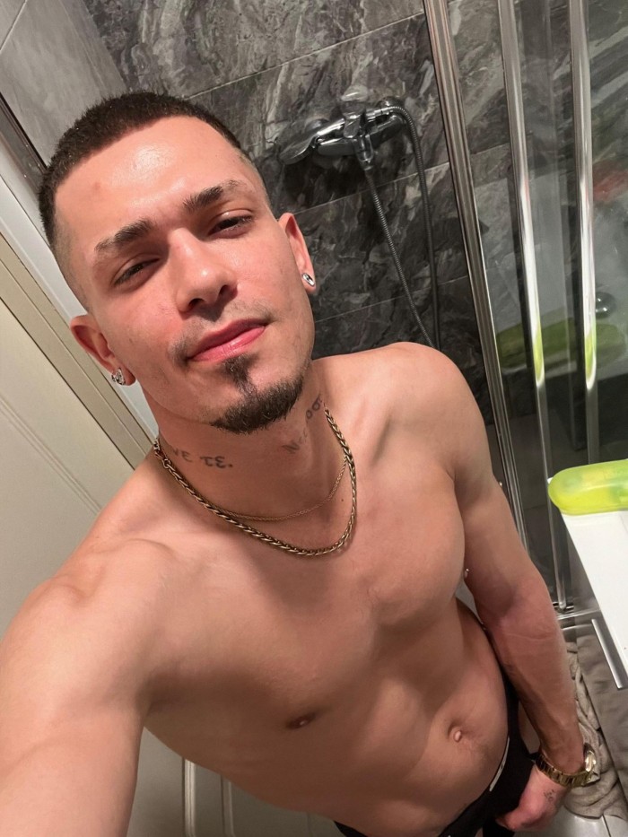 Jovencito cachondo fiestero super complaciente