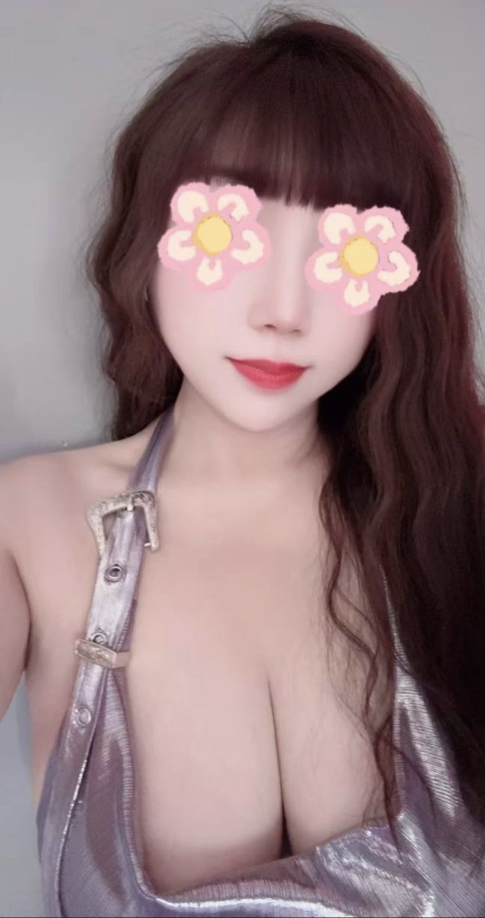 Asiática muy guapa y decidida NOVEDAD