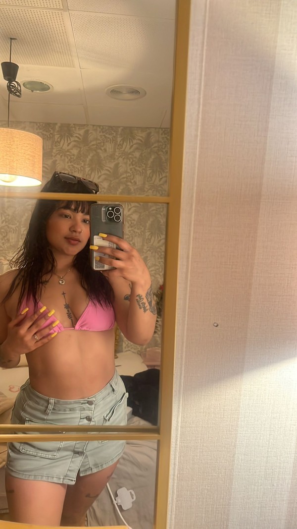 ESPAÑOLA GUARRA FIESTERA