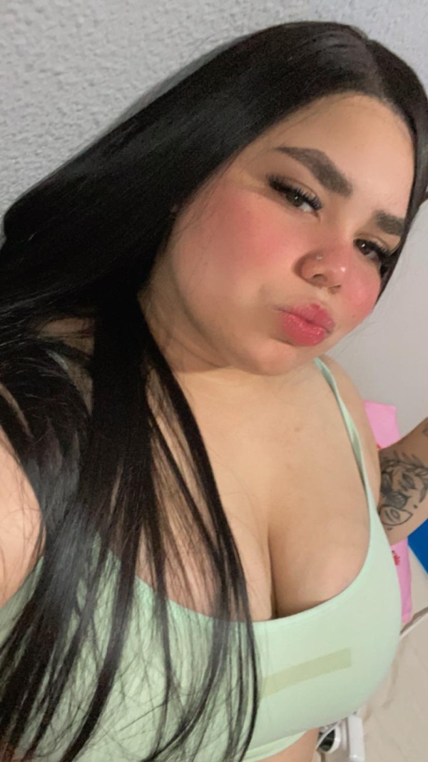LA CURVY MÁS CACHONDA FIESTERA IMPLICADA TETAS RIQUÍSIMAS!!