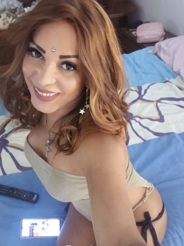 TRANS BRASILEÑA DE LUJO MUY DOTADA Y FEMENINA