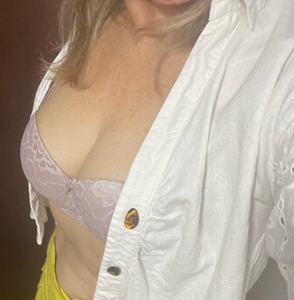SOY ESA MUJER MADURITA QUE BUSCAS ESA SOY YO NUEVAMENTE EN LA CORUÑA